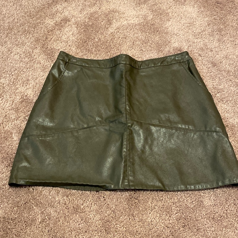 Harper Heritage | Faux Leather Mini Skirt in Olive Green. Size Large.
